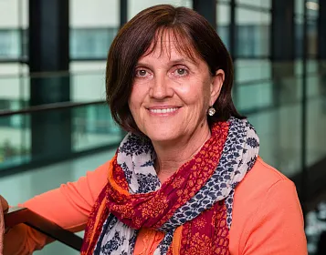 TK_Mitarbeiter_AndreaSteiner2_Copyright_R.R.Wenzel_052024-Yp1S4Vu9IM-scaled